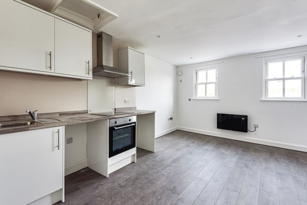 Property photo 1 of 6 925121 (1)