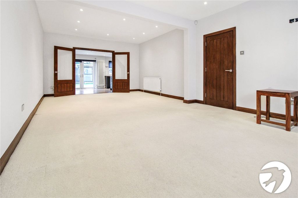 Property photo 3 of 17 Lounge/Diner