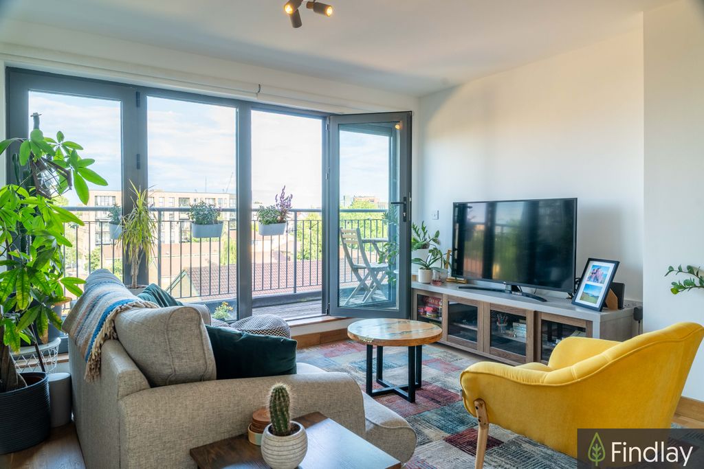 Property photo 1 of 21