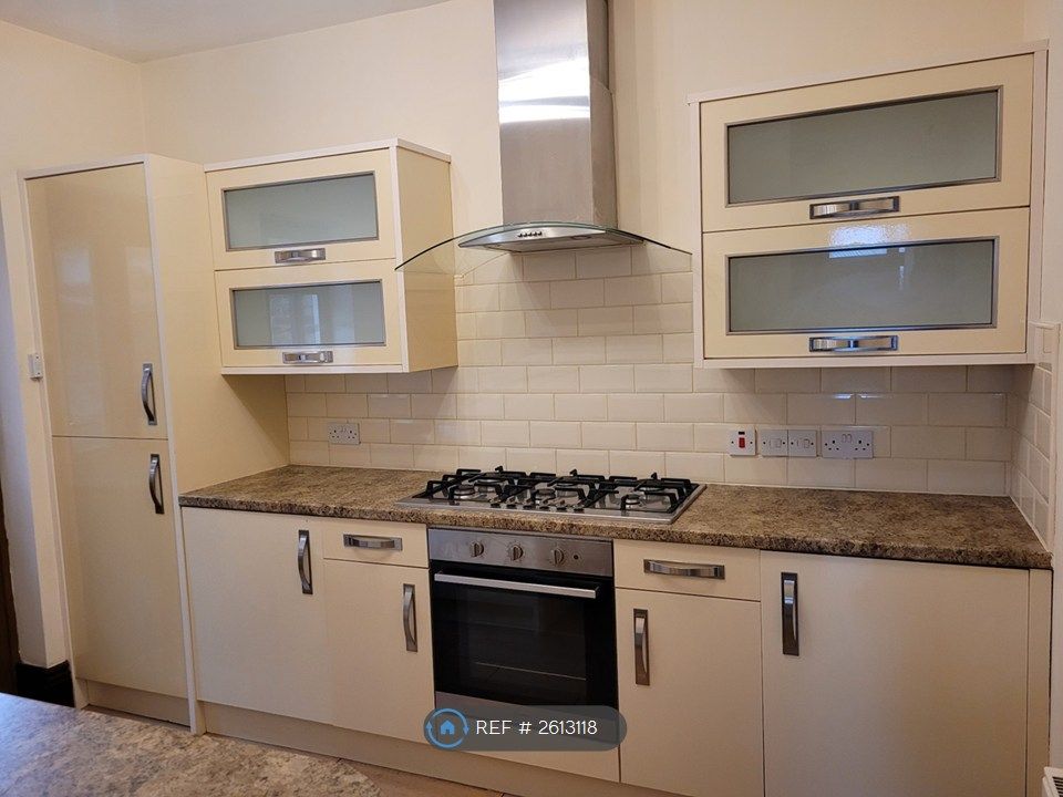 Property photo 1 of 12 Kitchen