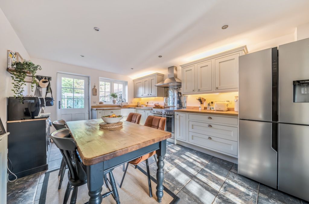 Property photo 3 of 22 1384874-13-6929A3E6Db6E4