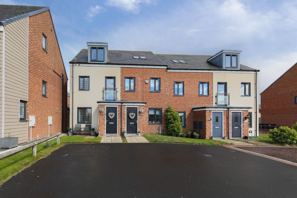 Property photo 1 of 17 External