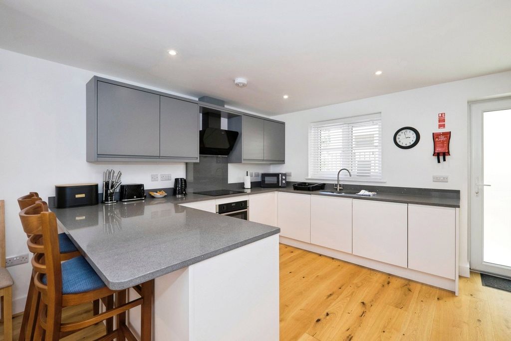 Property photo 3 of 17 Picture No. 02