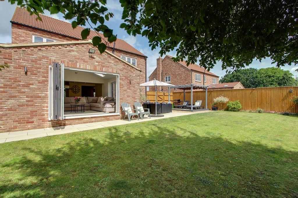Property photo 2 of 47