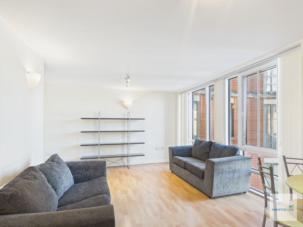 Property photo 3 of 10 Cam03394G0-Pr0477-Still001