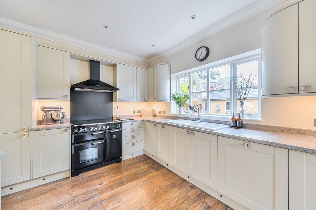 Property photo 2 of 26