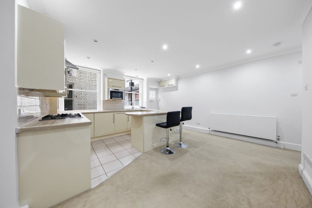 Property photo 1 of 15 993083