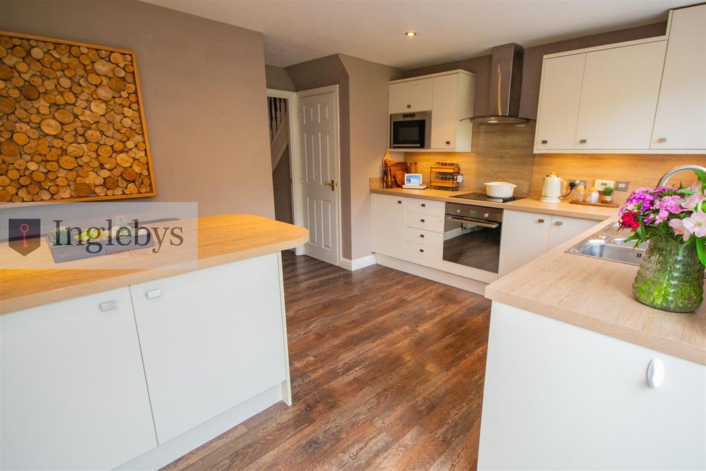 Property photo 2 of 24