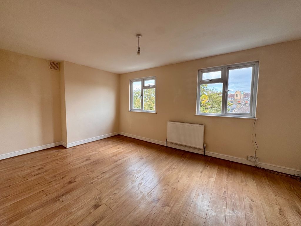 Property photo 3 of 9 5564795