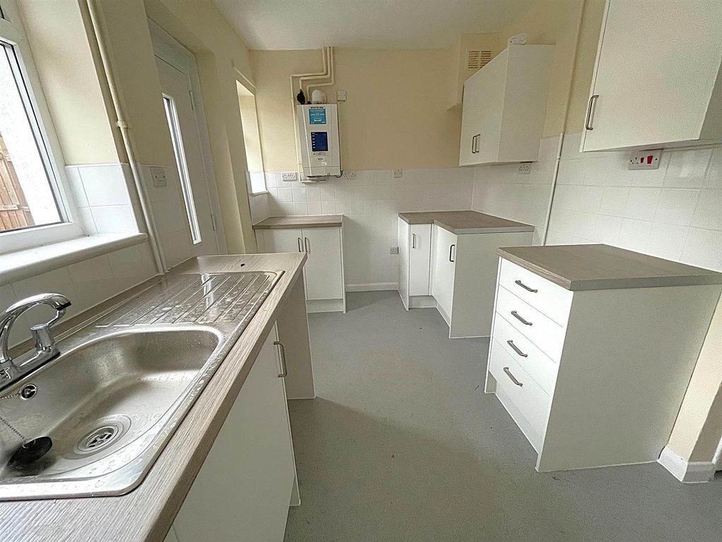 Property photo 3 of 8 Kitchen.Jpg