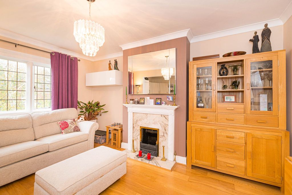 Property photo 2 of 25