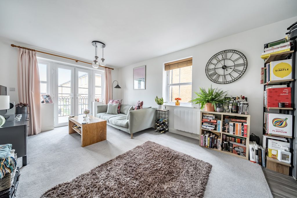 Property photo 2 of 20 Lounge