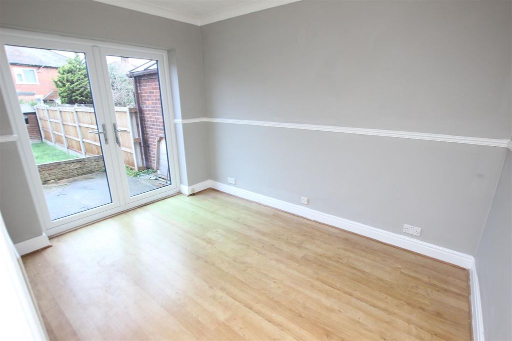 Property photo 3 of 10 Dining Room