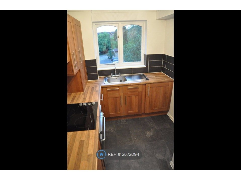 Property photo 2 of 9 Kitchen 1