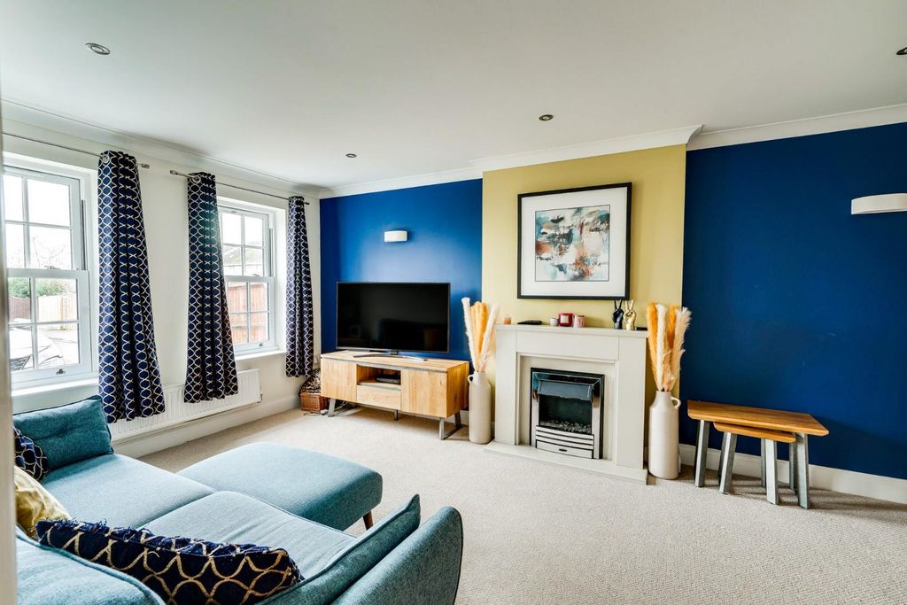 Property photo 3 of 28