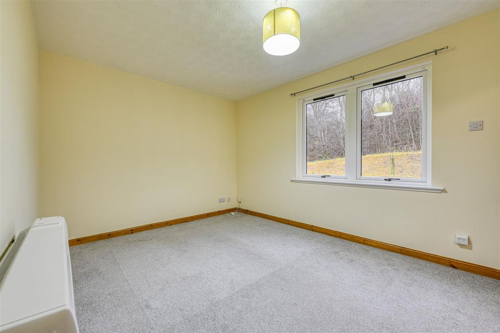 Property photo 3 of 8 Lounge