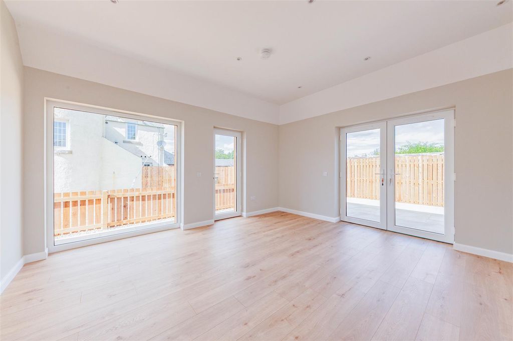 Property photo 2 of 20 37 Church Street Newtyle-5.Jpg