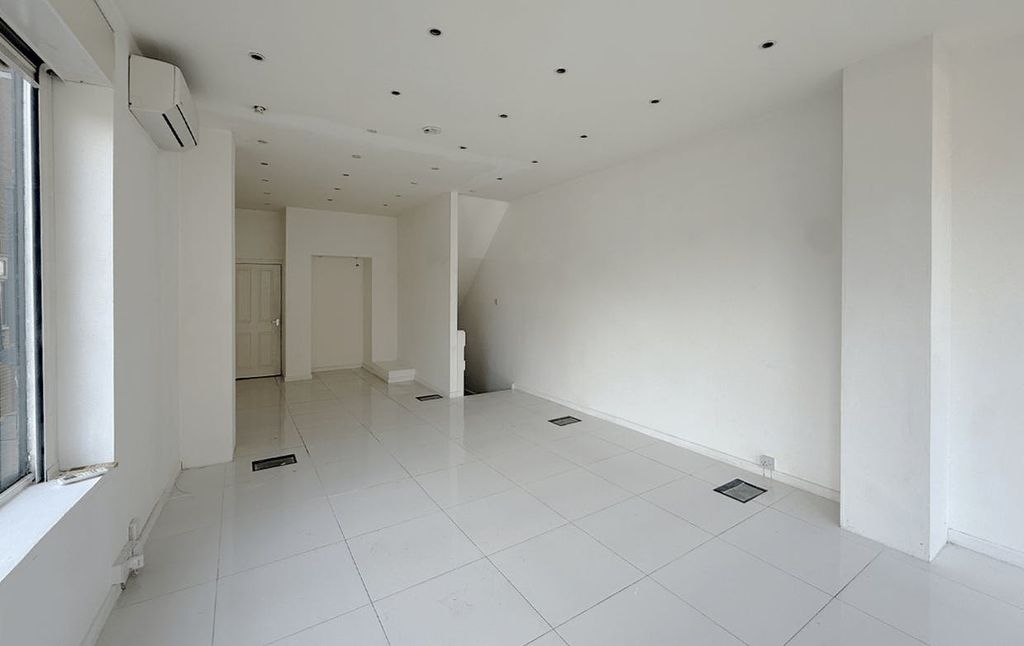 Property photo 3 of 8 Retailunittoletinhale_Cheshire_0000S_0006_Layer172Min.Png