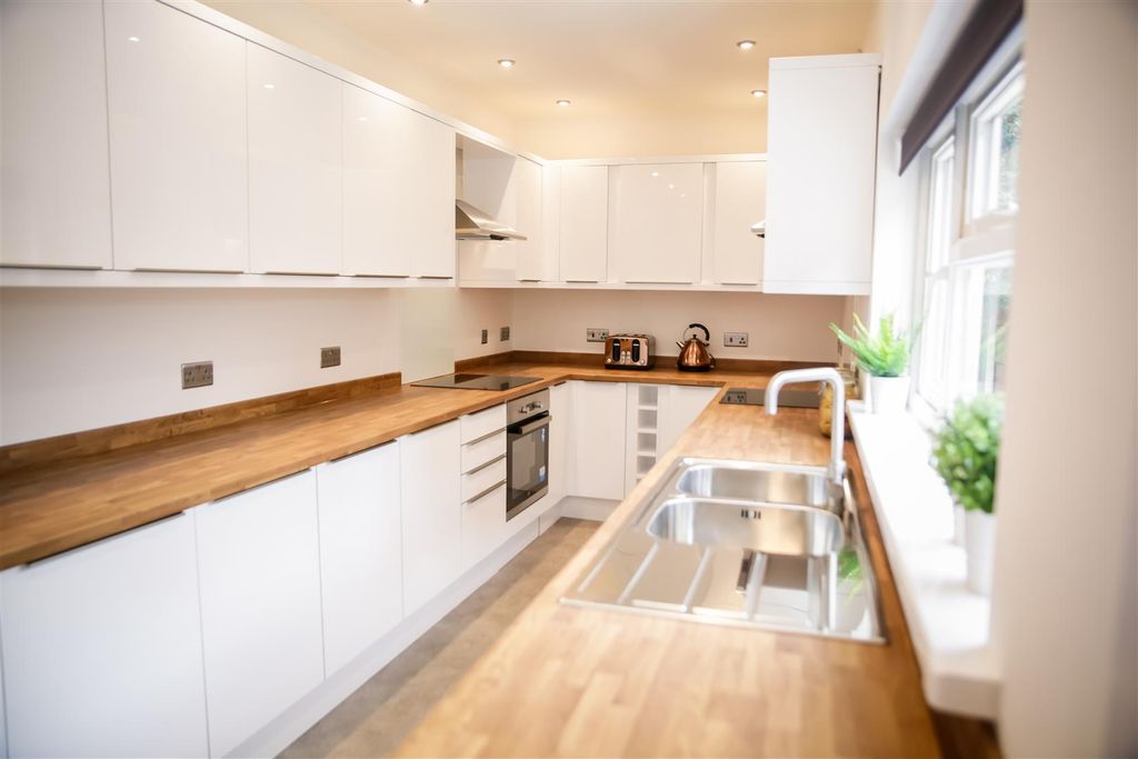 Property photo 2 of 16 Kitchen 2.Jpg