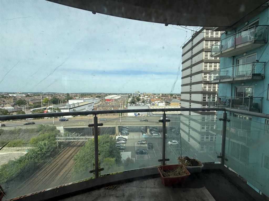 2 bed flat for saleAxon Place, Ilford IG1