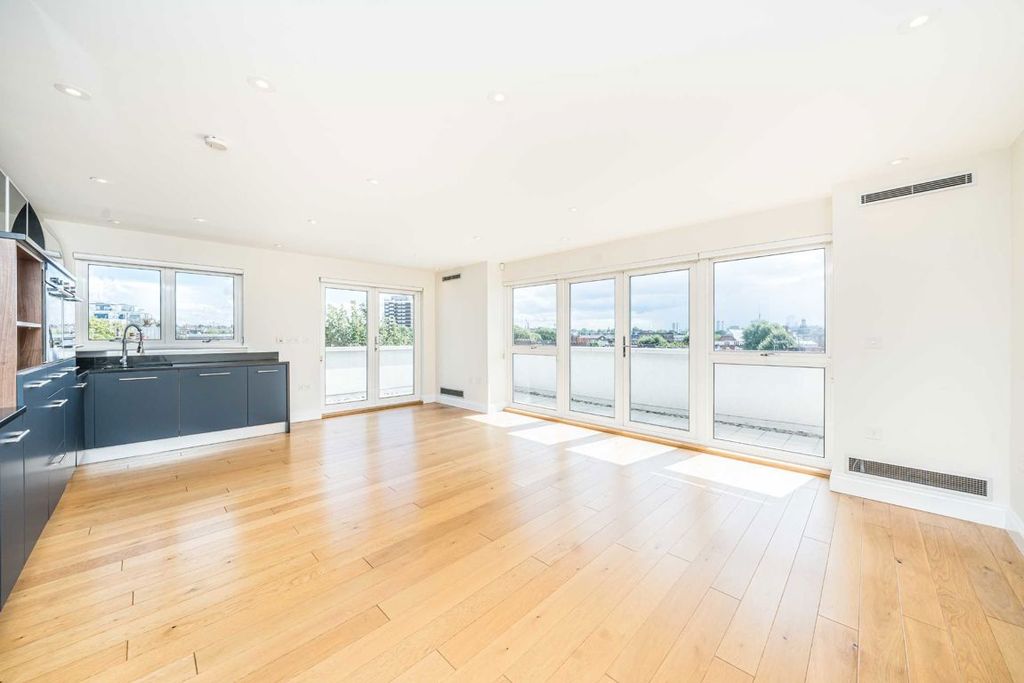 Property photo 3 of 7