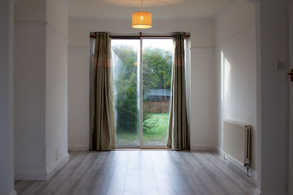 Property photo 3 of 25 Lounge / Diner