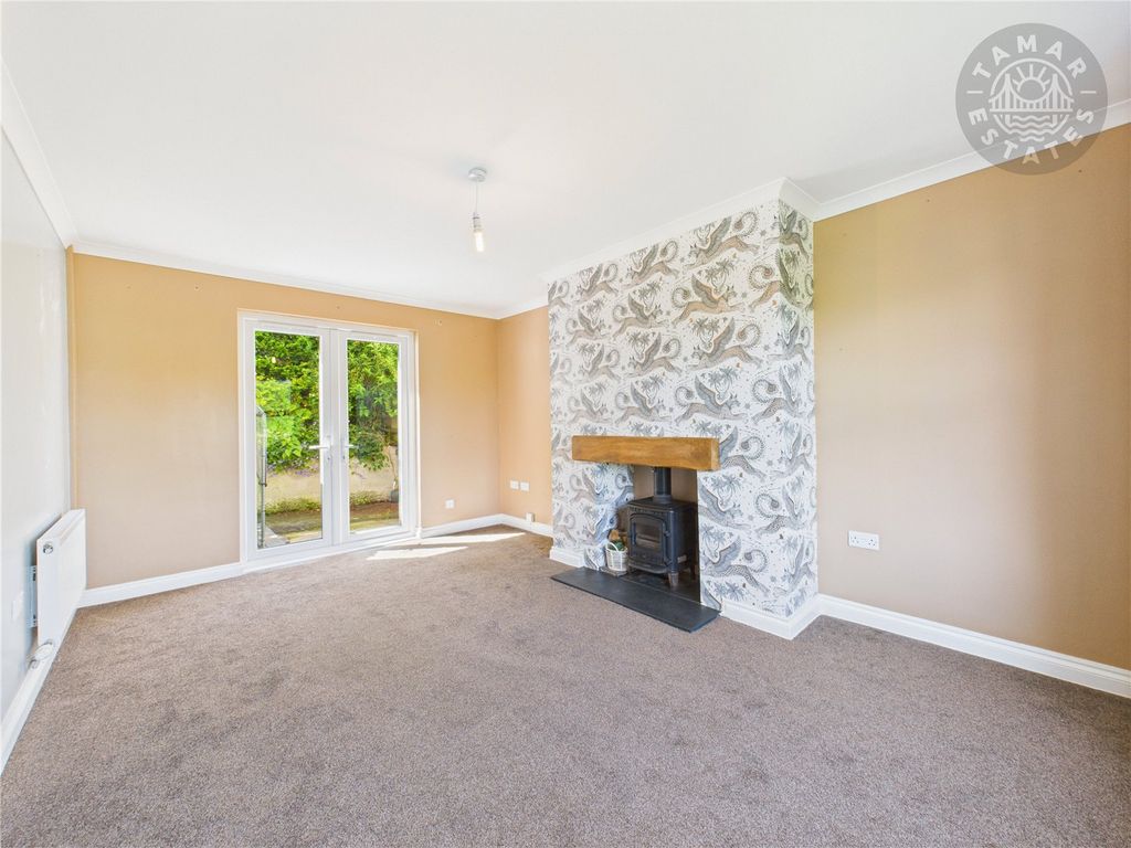 Property photo 2 of 21 Sitting Room