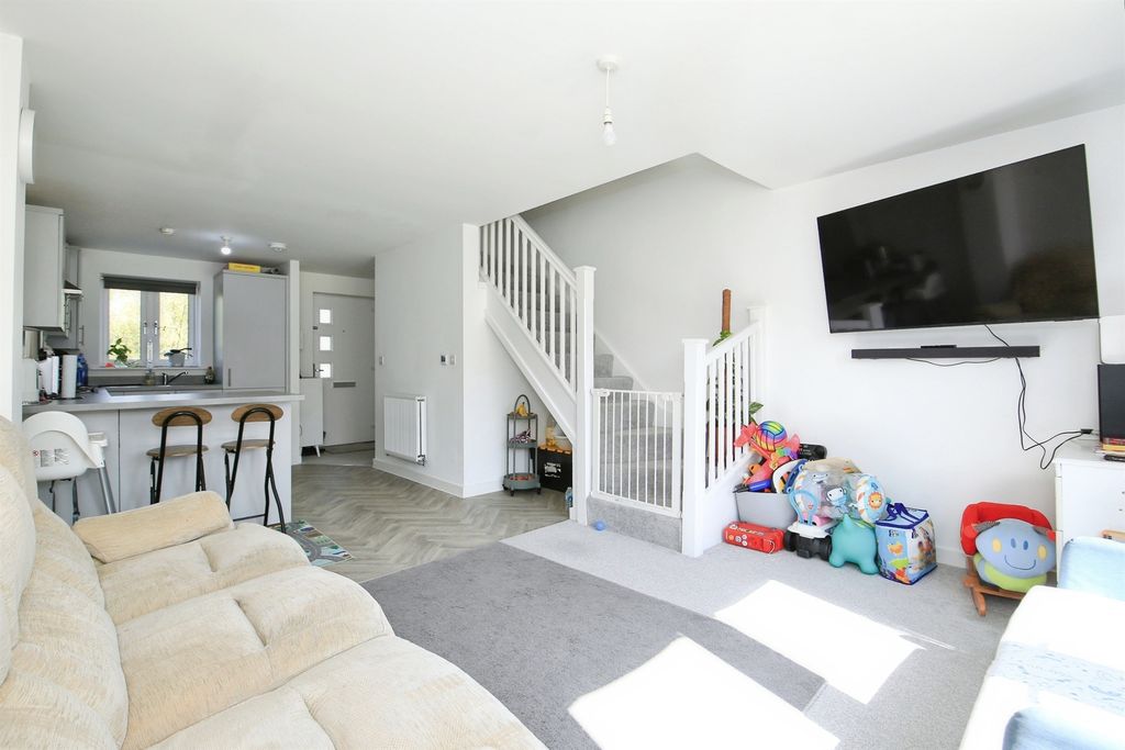 Property photo 3 of 11