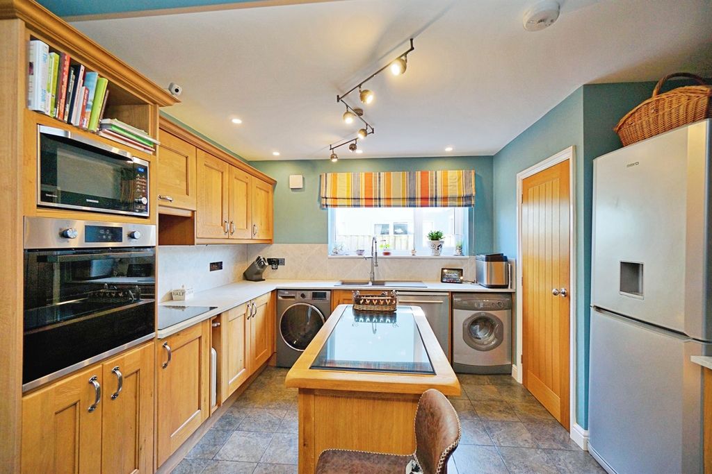 Property photo 2 of 22 Kitchen