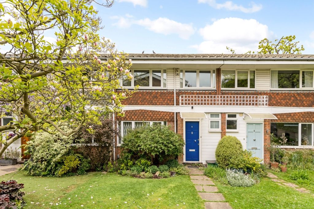 Property photo 1 of 10 4 St. Regis Close...