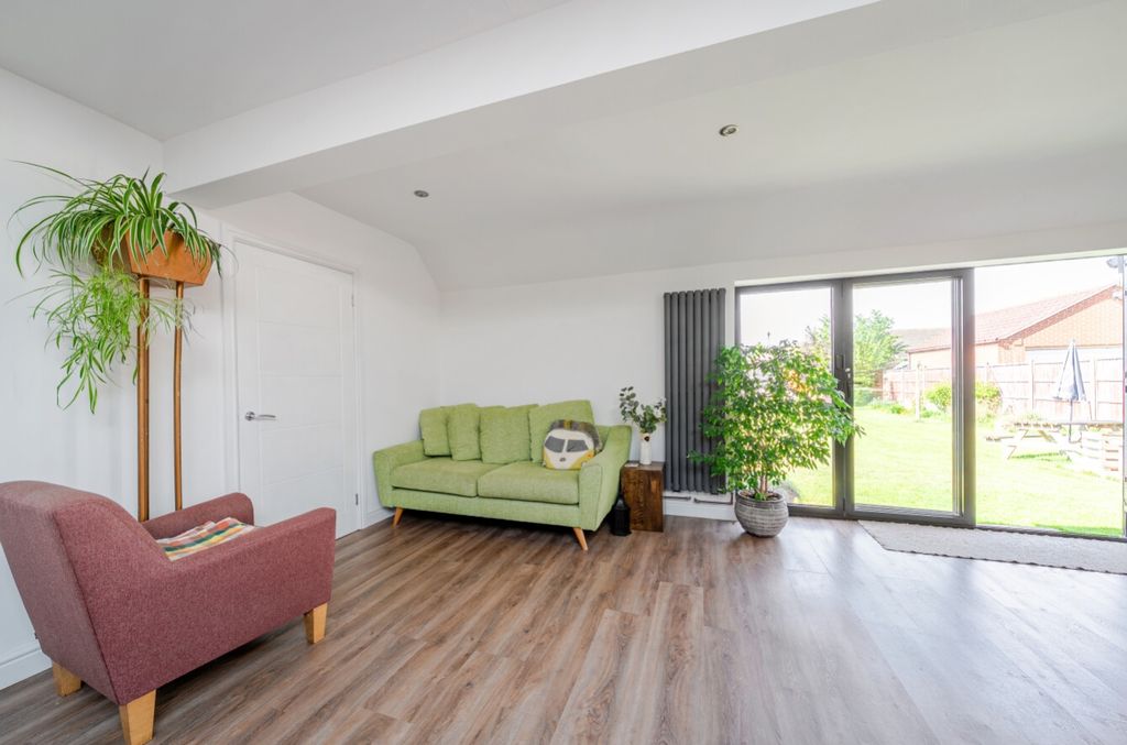 Property photo 3 of 21 1284082 (17)