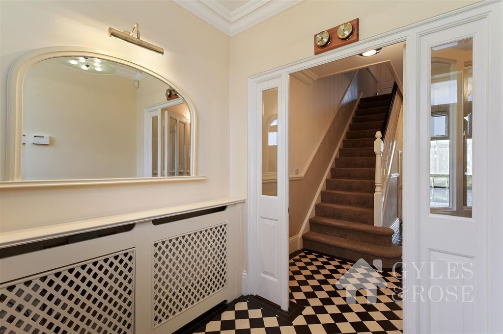 Property photo 2 of 22 Entrance Hall