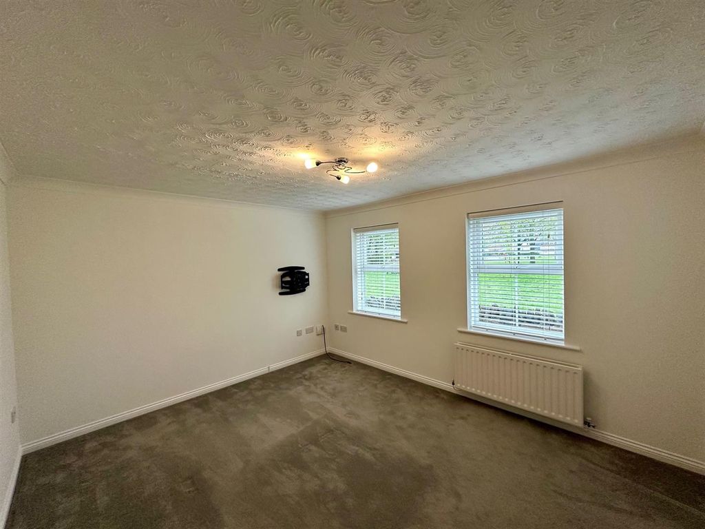Property photo 2 of 24 Lounge