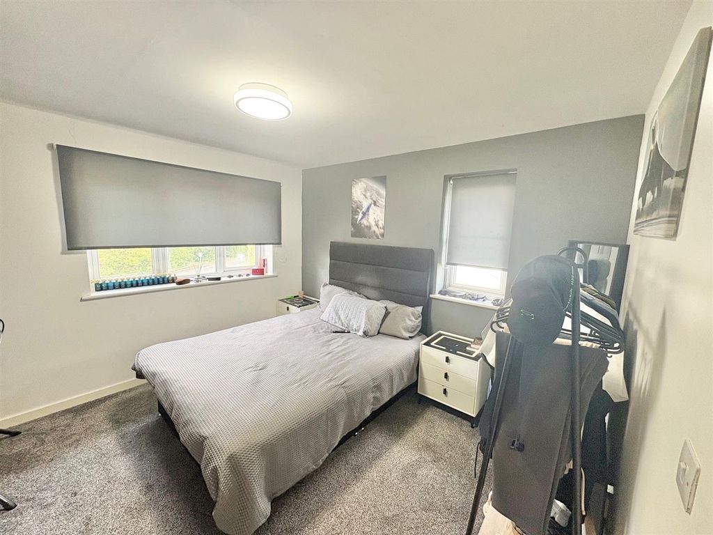 Property photo 2 of 6 Bed 1.Jpg