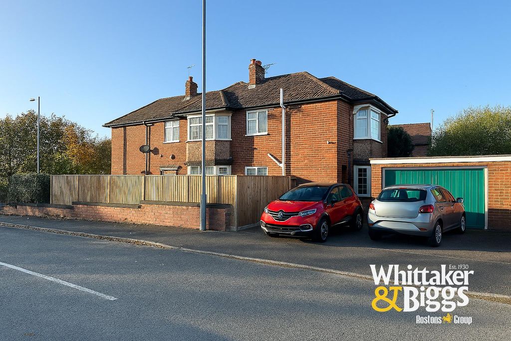 Property photo 3 of 24 33 Junction Road External.Jpg