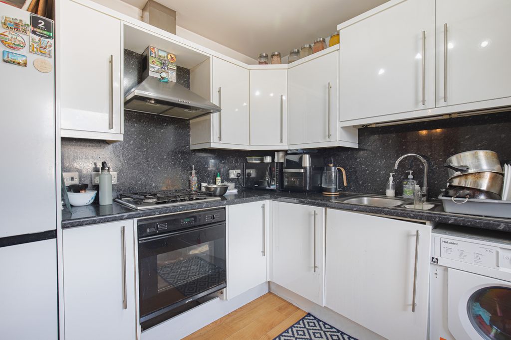 Property photo 2 of 11 Kitchen