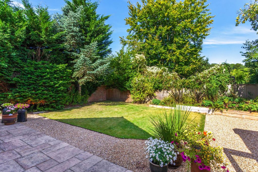 Property photo 2 of 28