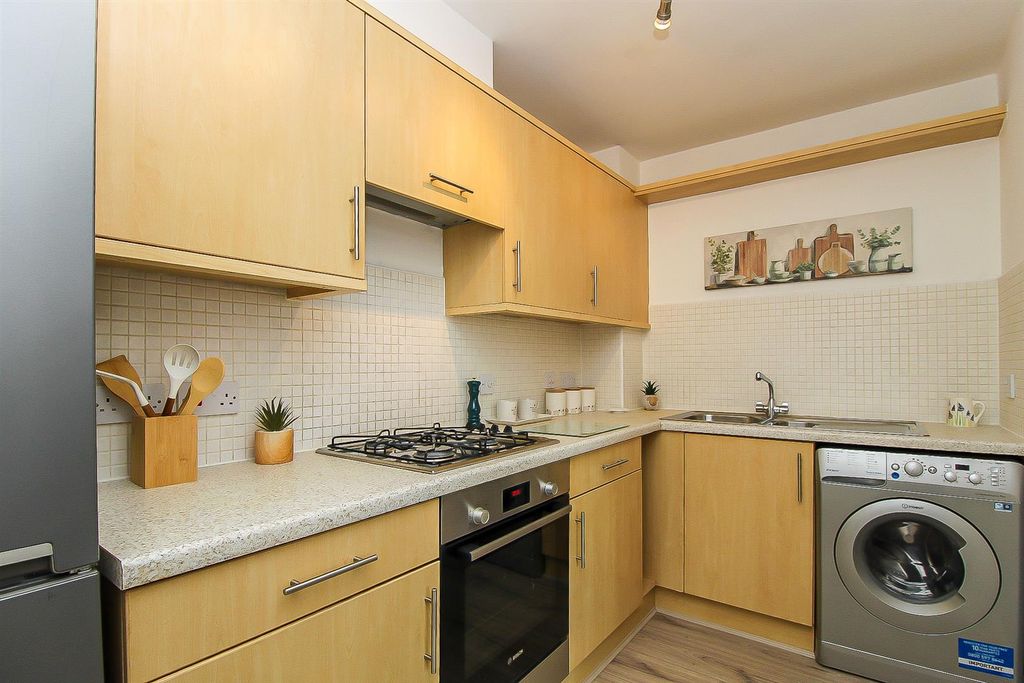 Property photo 2 of 9