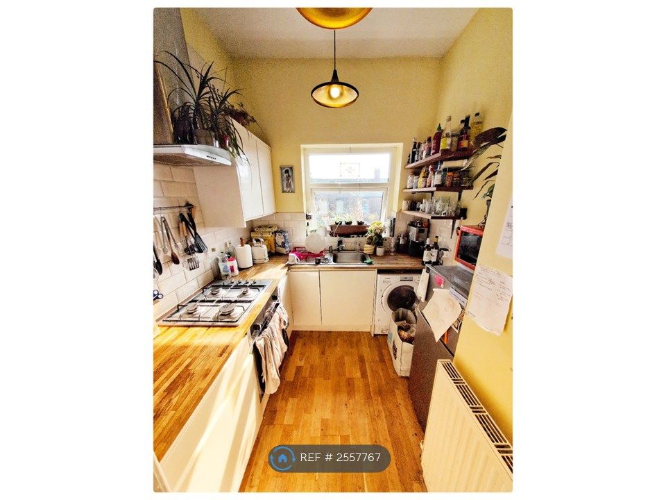 Property photo 2 of 12 Kitchen