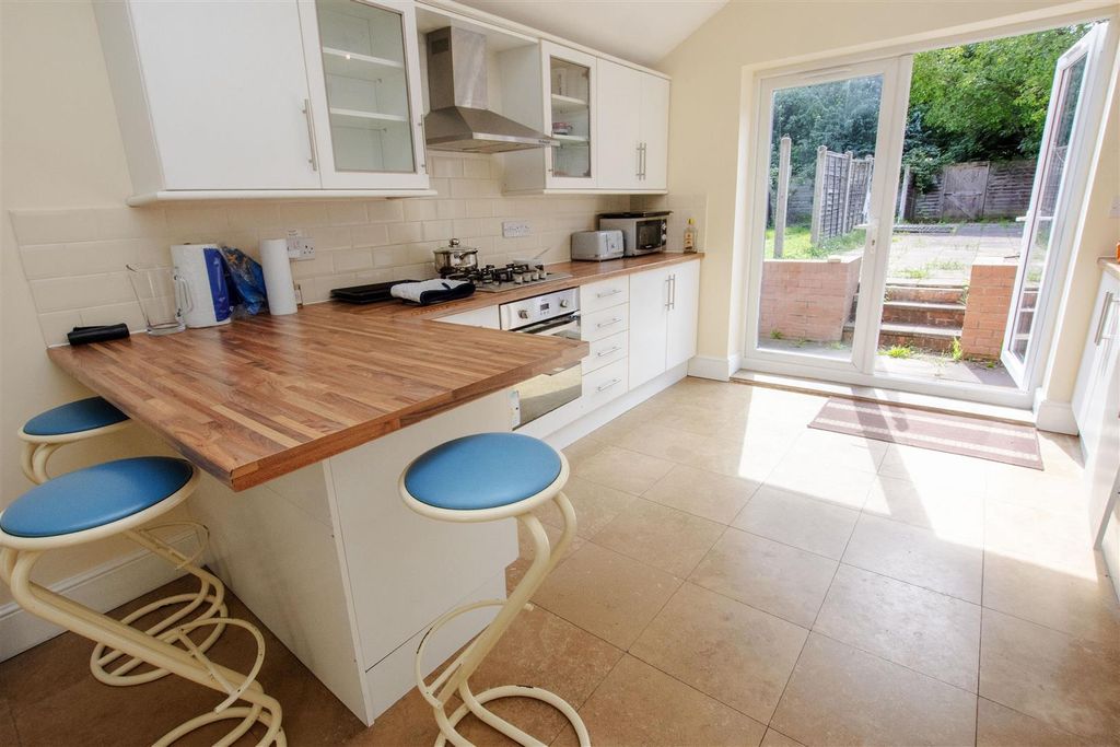 Property photo 2 of 9 Approach