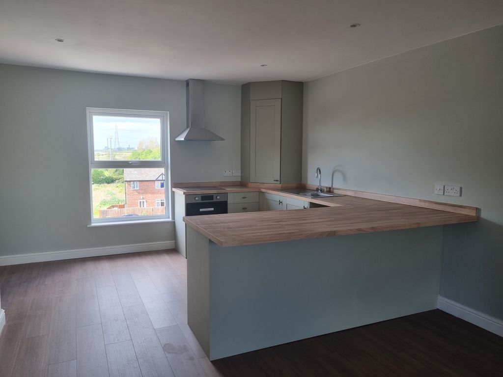 Property photo 3 of 8 Kitchen