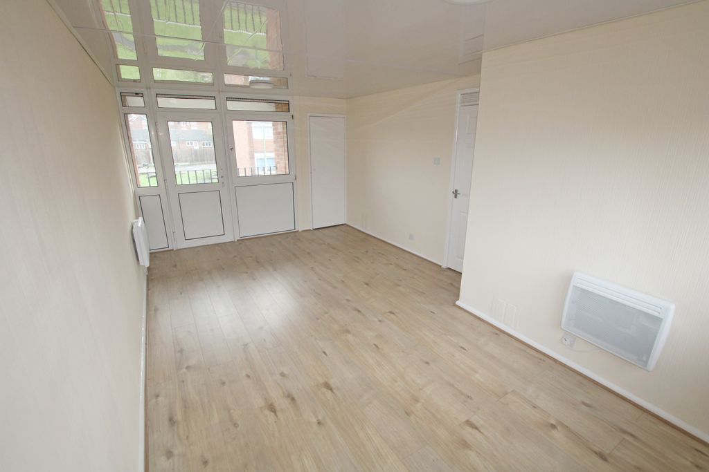 Property photo 3 of 8 3