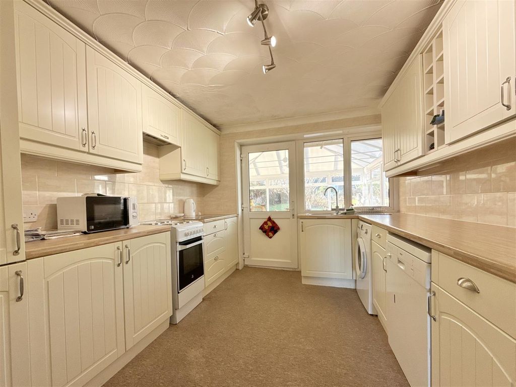 Property photo 3 of 18 Kitchen_.Jpg