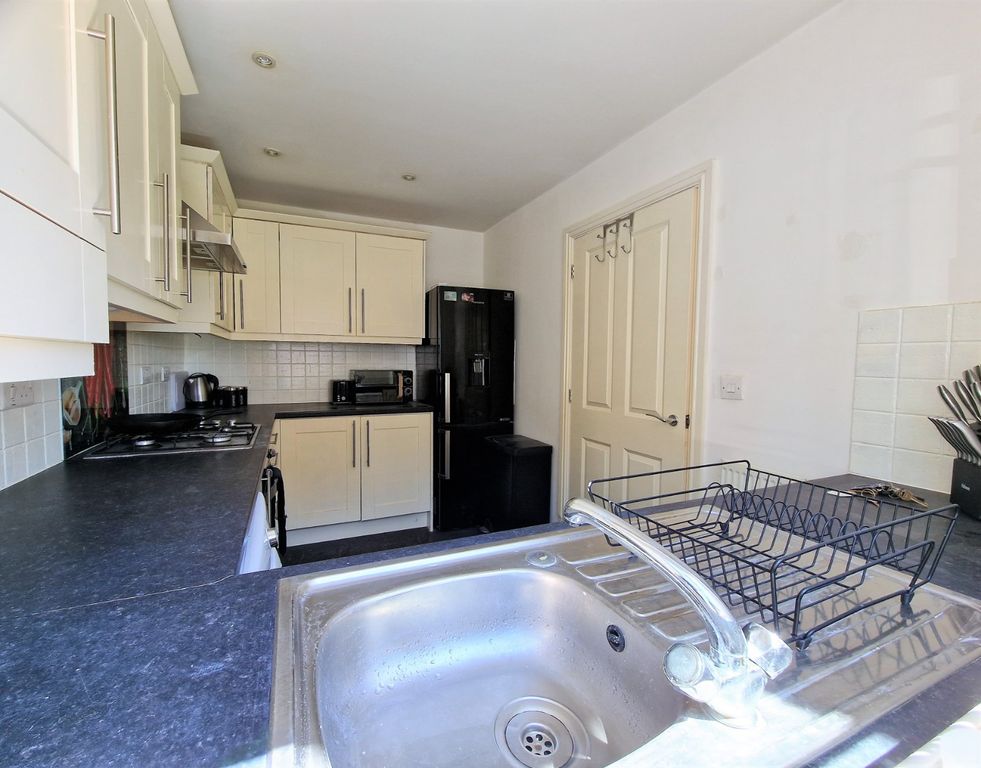 Property photo 3 of 7 Kitchen