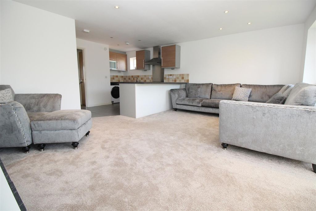 Property photo 2 of 10 Living.Jpg