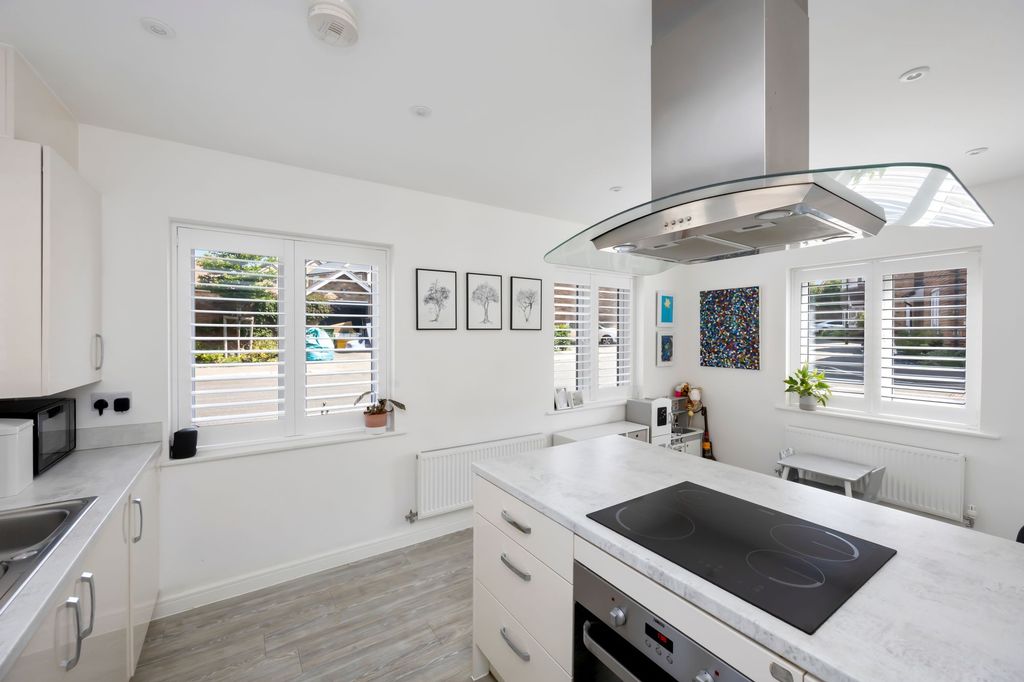 Property photo 3 of 20 Kitchen