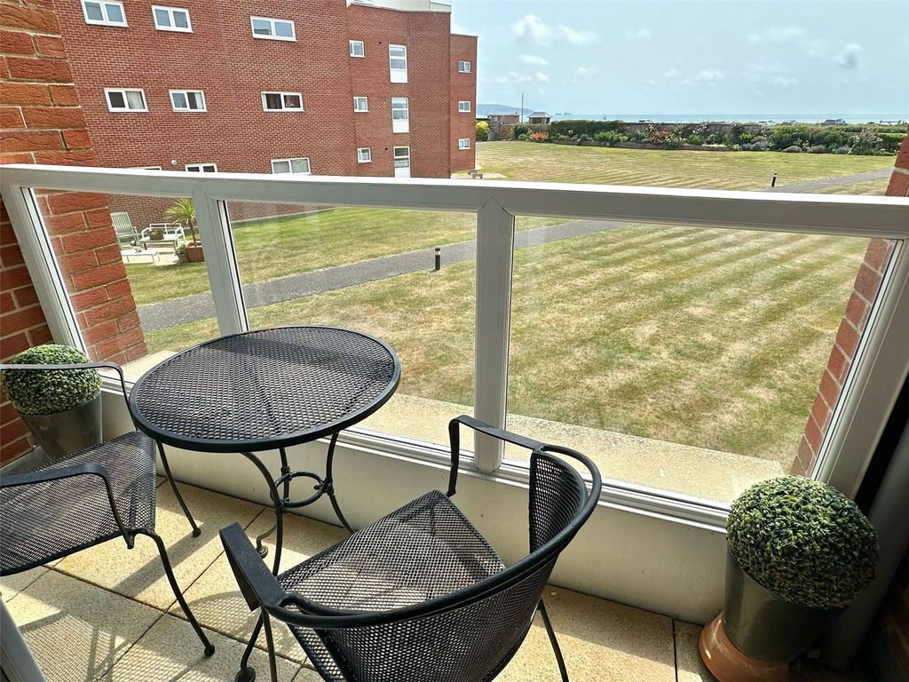 Property photo 3 of 16 Picture No. 17