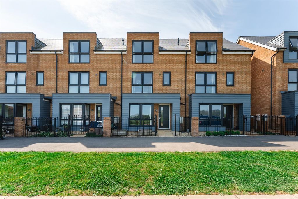 Property photo 1 of 24 14 Cowleaze 2.Jpg