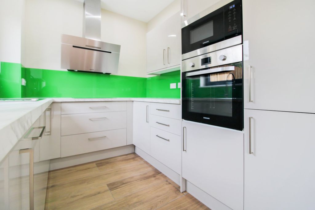 Property photo 3 of 12 Kitchen