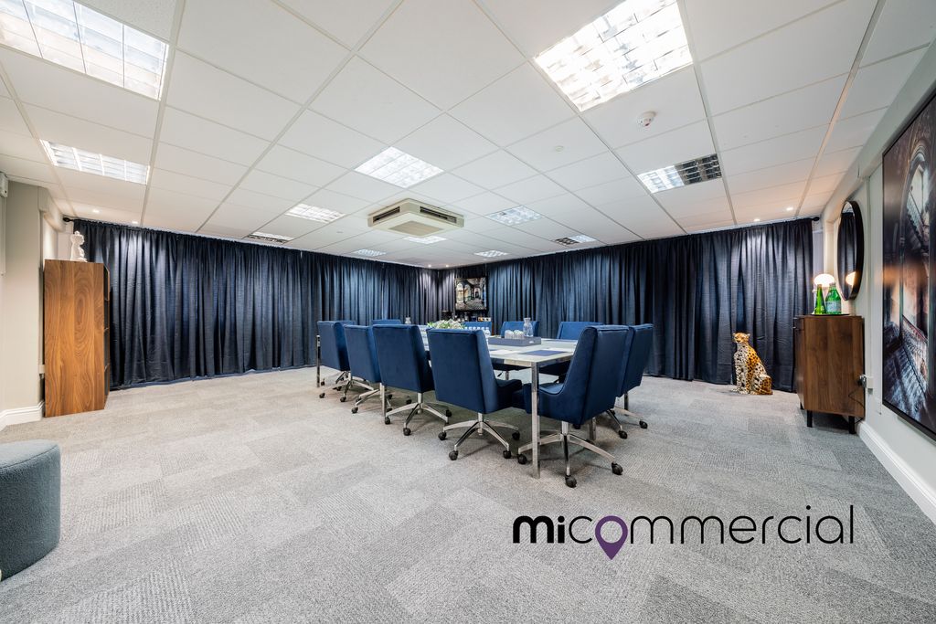 Property photo 2 of 12 Sopers Road Cuffley En6 4Ry-21